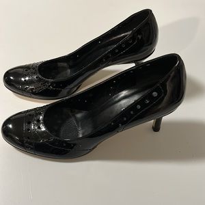 VIGOTTI  WOMEN SHOE SIZE 8 1/2 NEVER WORN   VIGOTTI BLACK PATENT